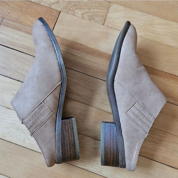 American Eagle Tan Women's Slip-On Shoes - Picture 7 of 11